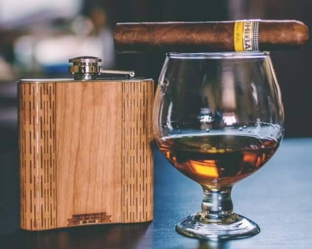 6 oz. Wooden Hip Flask - Mt. Rainier